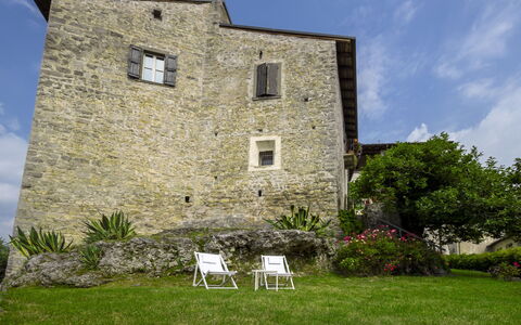 Casa Torre Il Castello: Möbel, Küche & Esszimmer Tisch, Stuhl, Fussboden, Meer, Balkon, Ozean, Resort, Eco Hotel, Esszimmer