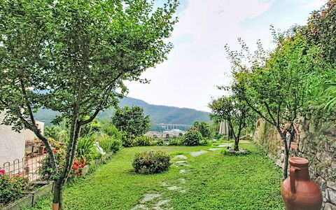 Cà Olivella: Möbel, Küche & Esszimmer Tisch, Stuhl, Fussboden, Meer, Balkon, Ozean, Resort, Eco Hotel, Esszimmer