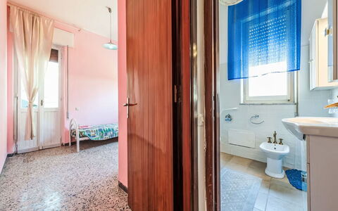 Villetta Luisa: Möbel, Küche & Esszimmer Tisch, Stuhl, Fussboden, Meer, Balkon, Ozean, Resort, Eco Hotel, Esszimmer