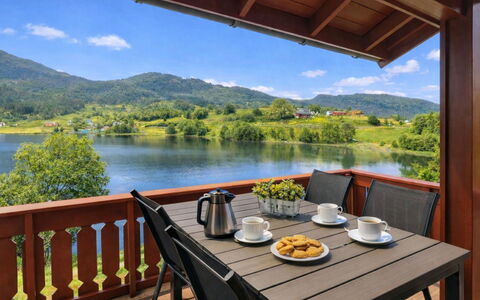 Vasselbu: Möbel, Küche & Esszimmer Tisch, Stuhl, Fussboden, Meer, Balkon, Ozean, Resort, Eco Hotel, Esszimmer