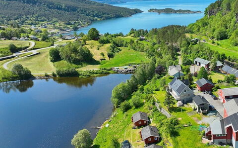 Vasselbu: Möbel, Küche & Esszimmer Tisch, Stuhl, Fussboden, Meer, Balkon, Ozean, Resort, Eco Hotel, Esszimmer