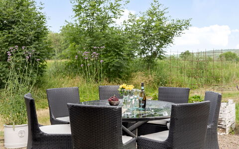 Onsjö: Möbel, Küche & Esszimmer Tisch, Stuhl, Fussboden, Meer, Balkon, Ozean, Resort, Eco Hotel, Esszimmer