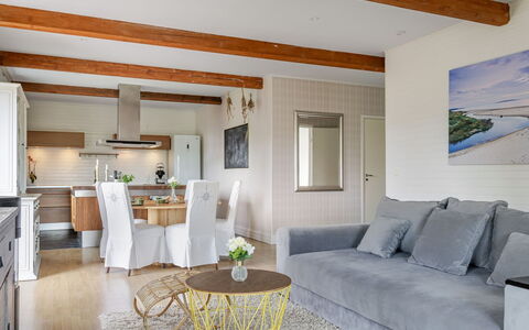 Onsjö: Möbel, Küche & Esszimmer Tisch, Stuhl, Fussboden, Meer, Balkon, Ozean, Resort, Eco Hotel, Esszimmer