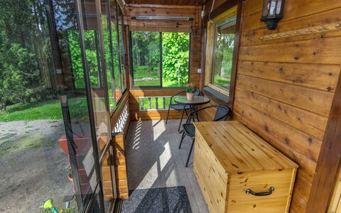 Whispering Woods: Holz, Veranda, Tür, Holzbeize, Hütte, Hartholz, Blockhaus, Gartenbauten, Glas, Planke