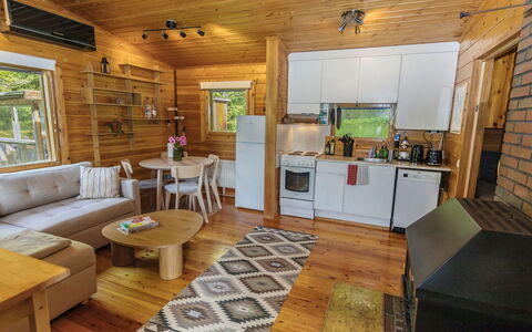 Whispering Woods: Holz, Flooring, Interior Design, Fussboden, Couch, Möbel, Decke, Zimmer, Wohnzimmer, Zuhause