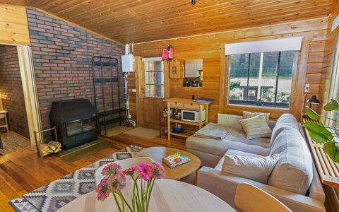 Whispering Woods: Möbel, Holz, Interior Design, Decke, Couch, Fussboden, Zimmer, Flooring, Wohnzimmer, Zuhause