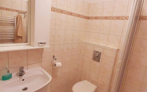 Sylva: Flooring, Fussboden, Badezimmer, Armatur, Interior Design, Bad Sink, Installation, Sinken, Fliese, Zimmer