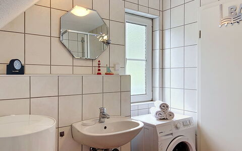Hohe Kiefern: Armatur, Interior Design, Flooring, Fussboden, Badezimmer, Sinken, Zapfhahn, Installation, Decke, Bad Sink