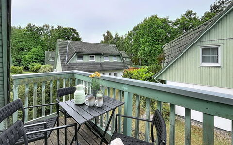 Hohe Kiefern: Garten, Gartenmöbel, Stuhl, Garten, Deck, Veranda, Zaun, Schatten, Hinterhof, Landscaping