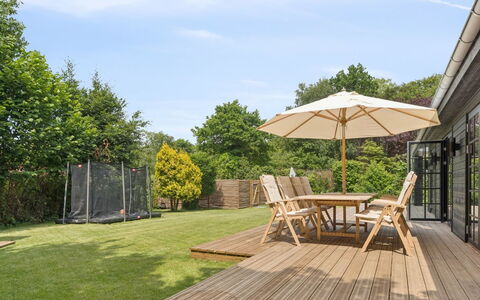 Elaina - 550M from the Sea: Garten, Strauch, Grundstueck, Gartenmöbel, Möbel, Deck, Holzboden, Schatten, Hartholz