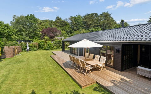 Elaina - 550M from the Sea: Dach, Zuhause, Hütte, Tür, Deck, Estate, Garten, Bauernhaus, Veranda, Schatten