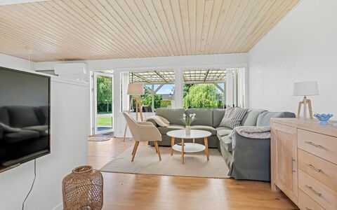 Gertraud - 600M from the Sea: Möbel, Interior Design, Flooring, Fussboden, Holz, Decke, Holzboden, Couch, Wohnzimmer, Beleuchtung