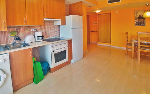Coral Ii: Familienauto, Wohnung, Luxus-Fahrzeug, Mittelklasse-Pkw, Parkplatz, Limousine, Kompaktwagen, City Car