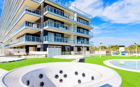 Ciudad Jardin Ii: Familienauto, Wohnung, Luxus-Fahrzeug, Mittelklasse-Pkw, Parkplatz, Limousine, Kompaktwagen, City Car