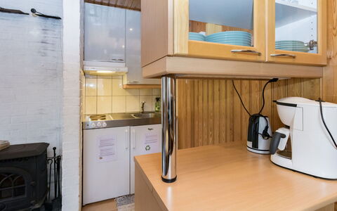 Juhlamenot Mökki 9: Familienauto, Wohnung, Luxus-Fahrzeug, Mittelklasse-Pkw, Parkplatz, Limousine, Kompaktwagen, City Car
