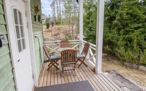 Juhlamenot Mökki 11: Familienauto, Wohnung, Luxus-Fahrzeug, Mittelklasse-Pkw, Parkplatz, Limousine, Kompaktwagen, City Car