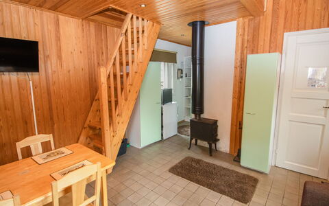 Juhlamenot Mökki 11: Familienauto, Wohnung, Luxus-Fahrzeug, Mittelklasse-Pkw, Parkplatz, Limousine, Kompaktwagen, City Car