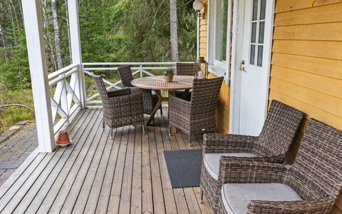 Juhlamenot Mökki 12: Familienauto, Wohnung, Luxus-Fahrzeug, Mittelklasse-Pkw, Parkplatz, Limousine, Kompaktwagen, City Car