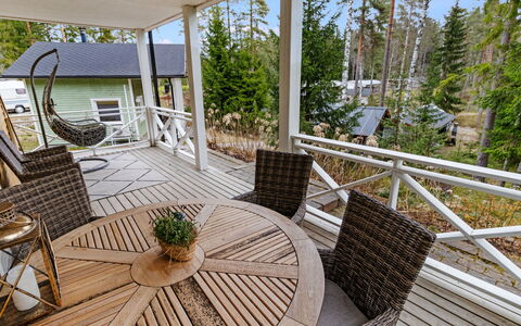 Juhlamenot Mökki 12: Familienauto, Wohnung, Luxus-Fahrzeug, Mittelklasse-Pkw, Parkplatz, Limousine, Kompaktwagen, City Car