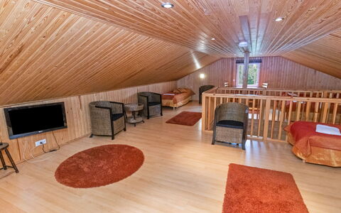 Juhlamenot Mökki 12: Familienauto, Wohnung, Luxus-Fahrzeug, Mittelklasse-Pkw, Parkplatz, Limousine, Kompaktwagen, City Car
