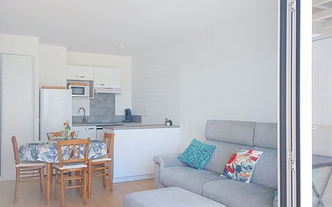 Coeur D'Oléron: Familienauto, Wohnung, Luxus-Fahrzeug, Mittelklasse-Pkw, Parkplatz, Limousine, Kompaktwagen, City Car