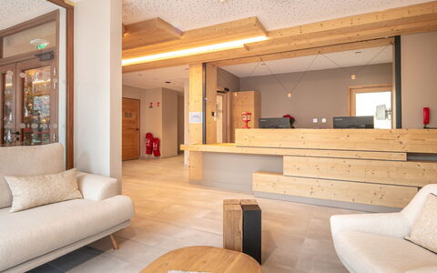 Vaujany 125: Familienauto, Wohnung, Luxus-Fahrzeug, Mittelklasse-Pkw, Parkplatz, Limousine, Kompaktwagen, City Car