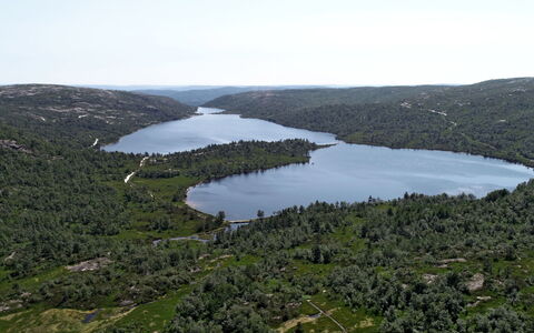 Hellebu: Wasservorräte, Wasser, Gewässer, Natürlichen Umgebung, Natur, Natürliche Landschaft, Bank, Wasserlauf, Landschaft, Ökoregion