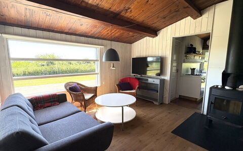 Vilmar - 450M from the Sea: Hütte, Hartholz, Holzbeize, Wohnzimmer, Design, Stuhl, Bauernhaus, Holzboden, Planke