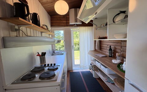 Vilmar - 450M from the Sea: Holz, Interior Design, Küche, Flooring, Möbel, Countertop, Fussboden, Küchengerät, Decke, Zimmer