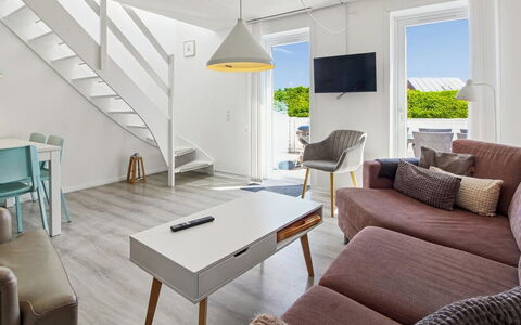 Majvi - 2.3Km from the Sea: Möbel, Interior Design, Flooring, Holz, Fussboden, Tabelle, Couch, Zuhause, Wohnzimmer, Stuhl