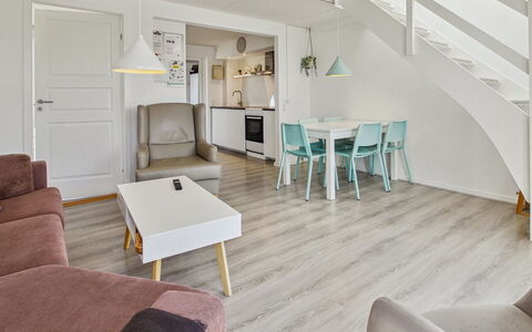 Majvi - 2.3Km from the Sea: Flooring, Möbel, Interior Design, Holz, Fussboden, Holzboden, Decke, Wohnzimmer, Couch, Tabelle