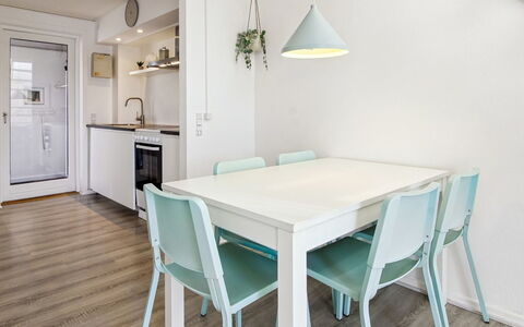 Majvi - 2.3Km from the Sea: Möbel, Interior Design, Flooring, Holz, Fussboden, Decke, Küche & Esszimmer Tisch, Tabelle, Esszimmer, Zimmer