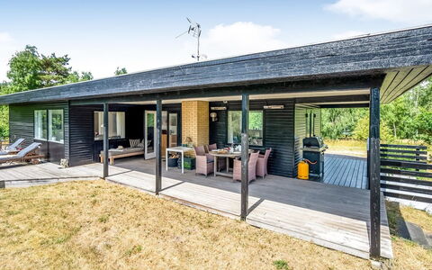 Tabetha - 800M from the Sea: Hütte, Schatten, Landscaping, Veranda, Hartholz, Abstellgleis, Bauernhaus, Gartenbauten, Outdoor Struktur, Planke