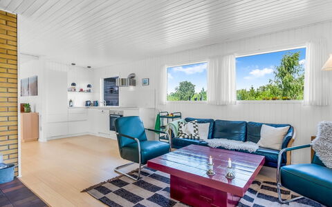 Tabetha - 800M from the Sea: Interior Design, Decke, Flooring, Couch, Möbel, Fussboden, Wohnzimmer, Zimmer, Beleuchtung, Zuhause