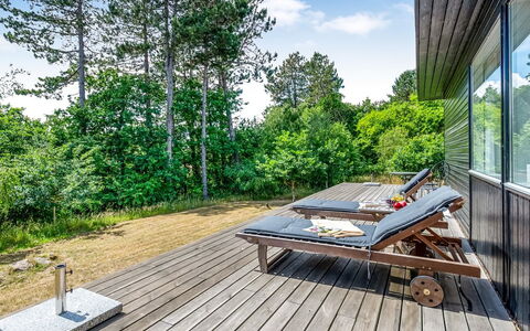 Tabetha - 800M from the Sea: Holz, Hartholz, Holzboden, Deck, Planke, Garten, Schatten, Eco Hotel, Holzbeize, Gartenmöbel