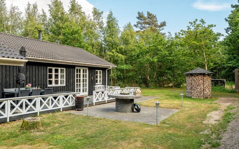Alivia - 500M from the Sea: Hütte, Haus, Dach, Zuhause, Garten, Gartenbauten, Hinterhof, Garten, Estate, Rasen