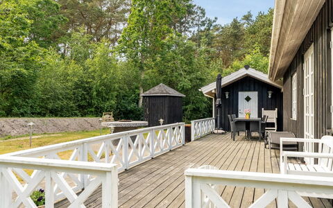 Alivia - 500M from the Sea: Holz, Veranda, Zuhause, Hütte, Hartholz, Planke, Deck, Promenade, Walkway, Abstellgleis