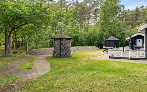 Alivia - 500M from the Sea: Baum, Grundstueck, Dach, Ländliches Gebiet, Hütte, Garten, Gartenbauten, Schatten, Landscaping, Hinterhof