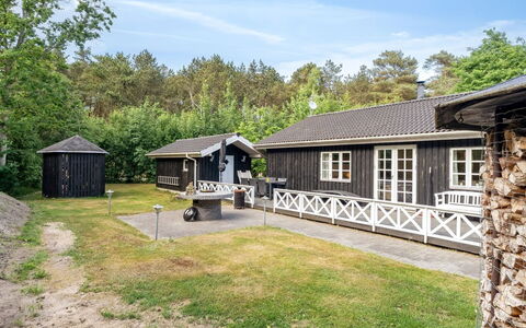 Alivia - 500M from the Sea: Haus, Hütte, Zuhause, Dach, Gartenbauten, Estate, Garten, Abstellgleis, Hinterhof, Garten