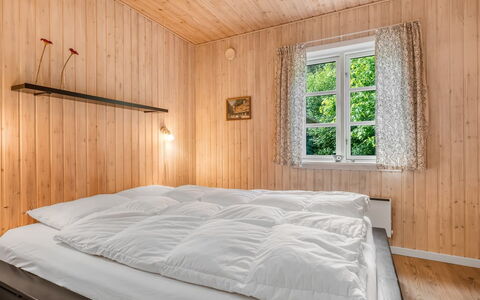 Alivia - 500M from the Sea: Bett, Schlafzimmer, Holz, Bettdecke, Interior Design, Fussboden, Bedding, Flooring, Decke, Bettrahmen