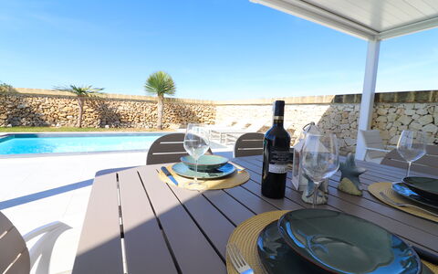 Villa Ginevra Luxury Otranto: Schwimmbad, Möbel, Gartenmöbel, Resort, Verbundwerkstoff, Schatten, Stuhl, Eco Hotel, Hotel, Tisch Im Freien