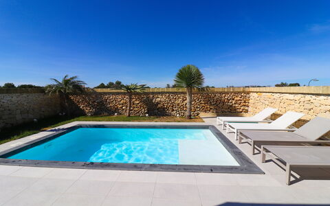 Villa Ginevra Luxury Otranto: Blau, Schwimmbad, Verbundwerkstoff, Resort, Gartenmöbel, Fliese, Hotel, Design, Villa, Eco Hotel