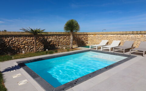 Villa Ginevra Luxury Otranto: Blau, Schwimmbad, Flooring, Fussboden, Verbundwerkstoff, Resort, Gartenmöbel, Fliese, Beton, Design