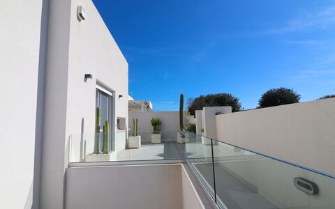 Villa Ginevra Luxury Otranto: Die Architektur, Wohngebiet, Urban Design, Wohnung, Verbundwerkstoff, Zuhause, Balkon, Beton, Schatten, Design