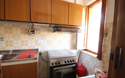 Il Paradiso tra Gli Ulivi: Küche, Küchengerät, Major Appliance, Holz, Flooring, Countertop, Interior Design, Fussboden, Herd, Herd