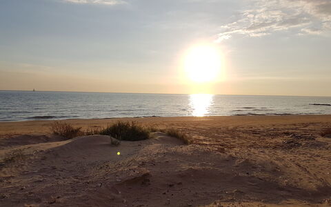 Le Vele della Contea: Himmel, Horizont, Strand, Gewässer, Wasservorräte, Natürlichen Umgebung, Sonne, Küste, Meer