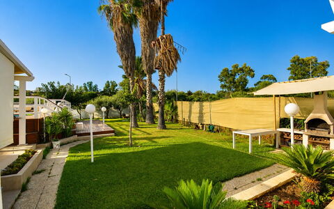 Le Vele della Contea: Grundstueck, Garten, Rasen, Schatten, Landscaping, Estate, Resort, Garten, Eco Hotel, Hazienda