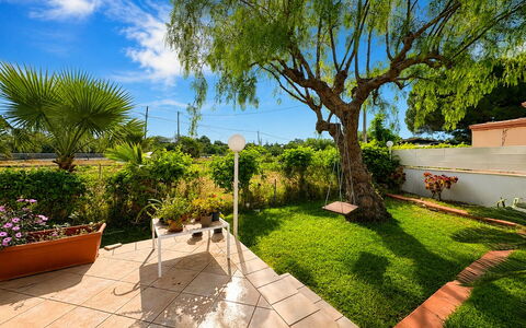Le Vele della Contea: Blatt, Strauch, Garten, Schatten, Rasen, Landscaping, Garten, Eco Hotel, Walkway