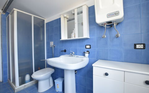 Le Vele della Contea: Flooring, Fussboden, Armatur, Interior Design, Zimmer, Sinken, Installation, Zapfhahn, Badezimmer, Bad Sink