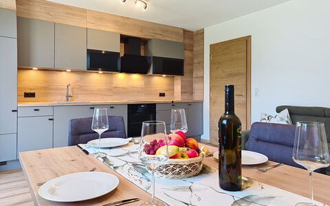 Eben: Möbel, Interior Design, Flooring, Countertop, Küche, Holz, Light Fixture, Decke, Fussboden, Küche & Esszimmer Tisch